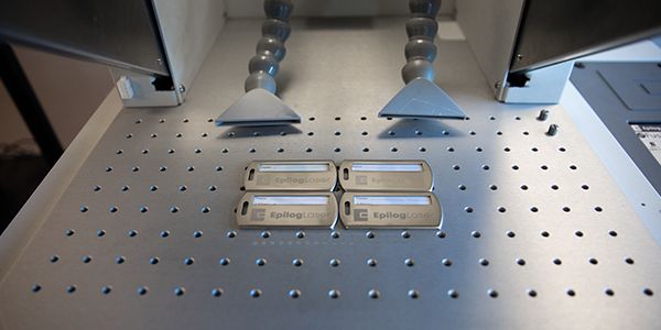 使用熔融振镜光纤激光器进行金属打标