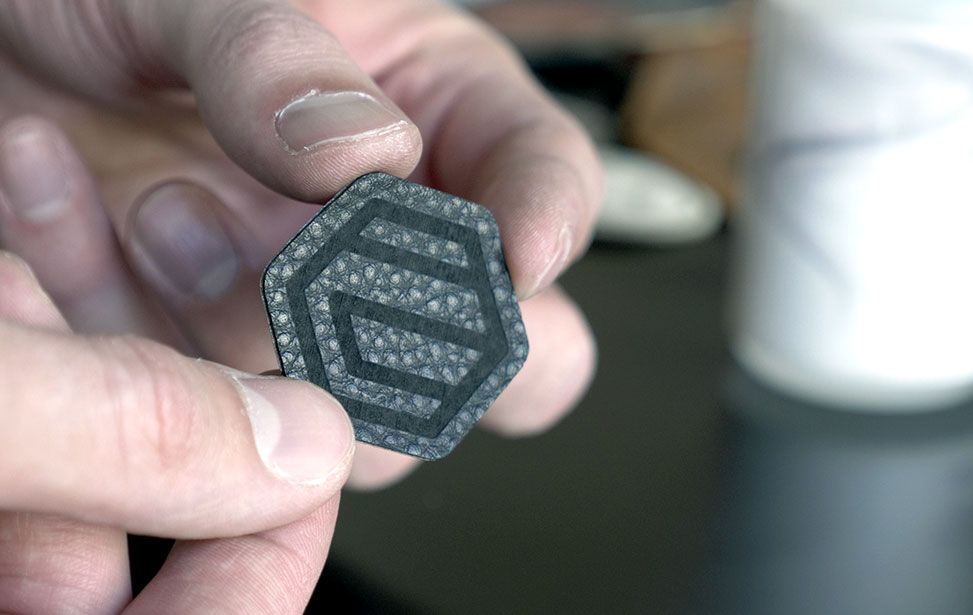 激光雕刻粘性皮革补丁